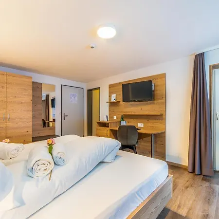 Kristall ホテル サース・アルマゲル