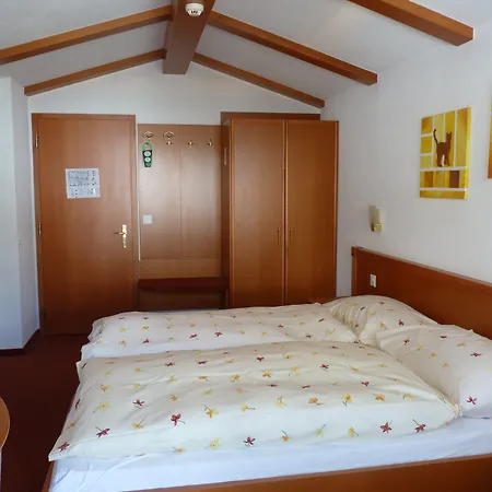 Отель Kristall 3*