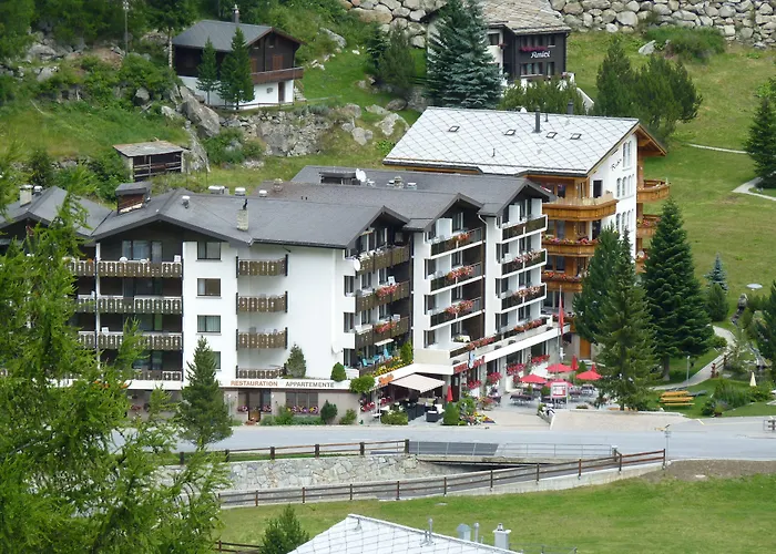 Kristall מלון 3*